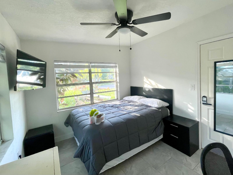 702 Malcom Rd - Photo 2 of 5