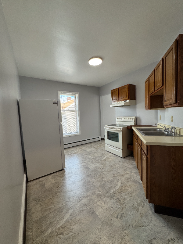 34 N Earl St #3