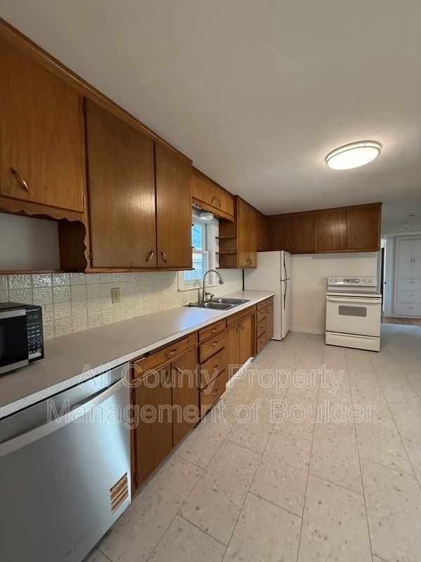 1428 Sharpe Pl - Photo 6 of 20