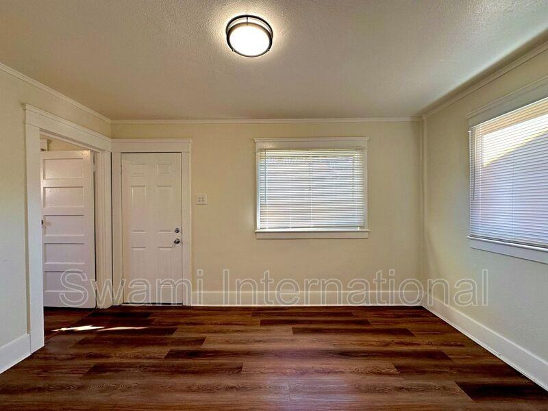 1138 1/2 Blinn Ave - Photo 5 of 19