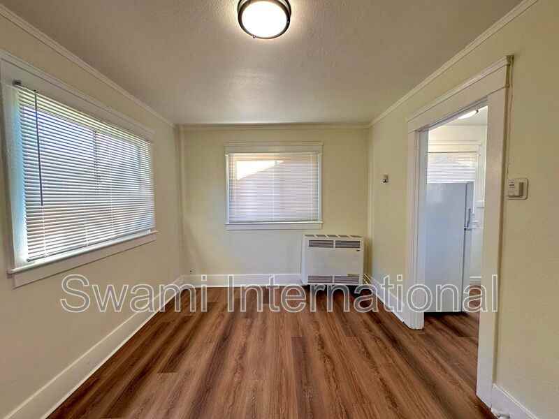 1138 1/2 Blinn Ave - Photo 7 of 19