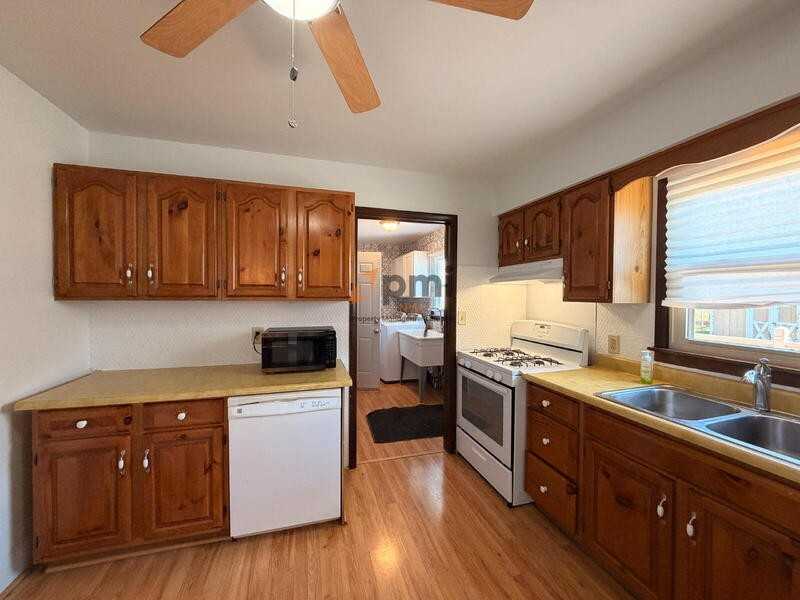 9537 Arthur St - Photo 5 of 18