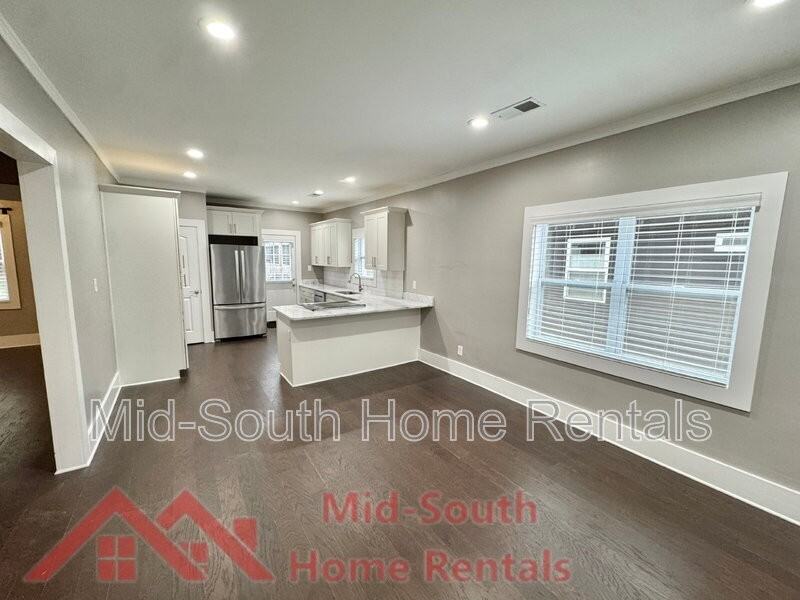 1046 Tanglewood St - Photo 3 of 23