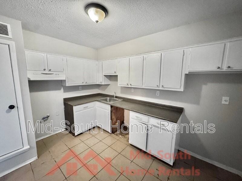 1742 E Holmes Rd - Photo 7 of 19