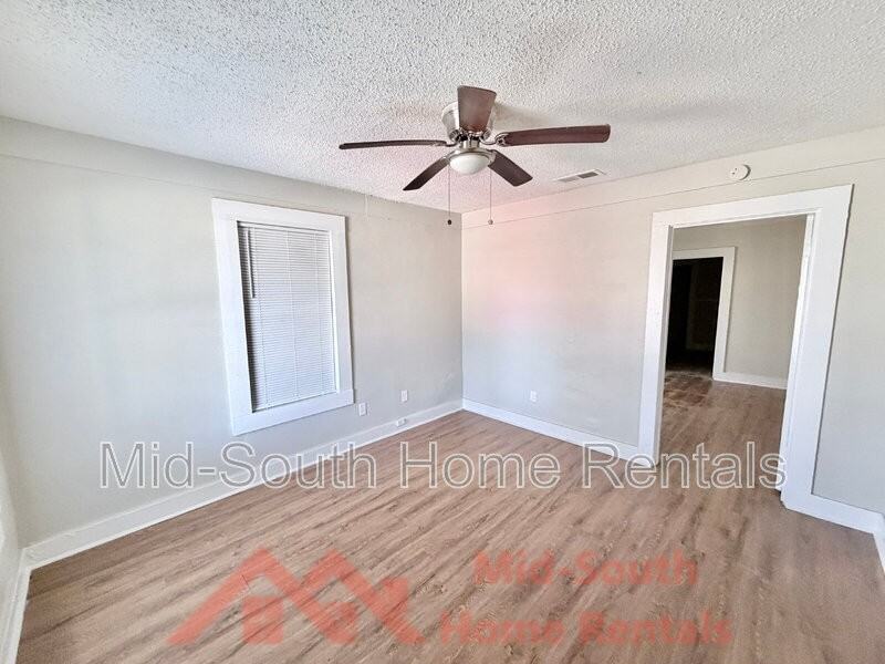 2263 Hunter Ave - Photo 4 of 15