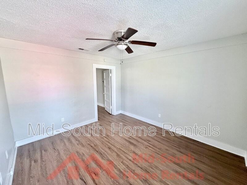 2263 Hunter Ave - Photo 5 of 15