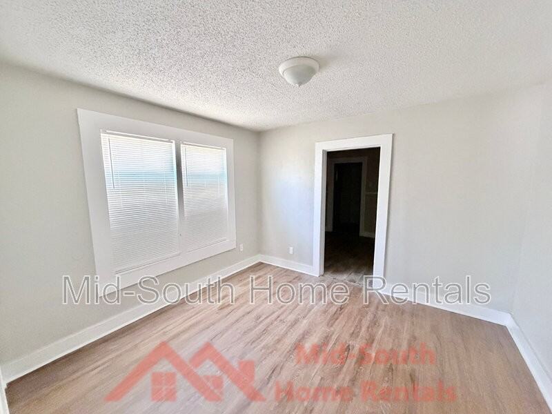 2263 Hunter Ave - Photo 6 of 15