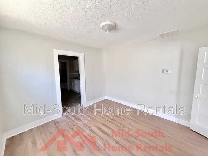 2263 Hunter Ave - Photo 7 of 15