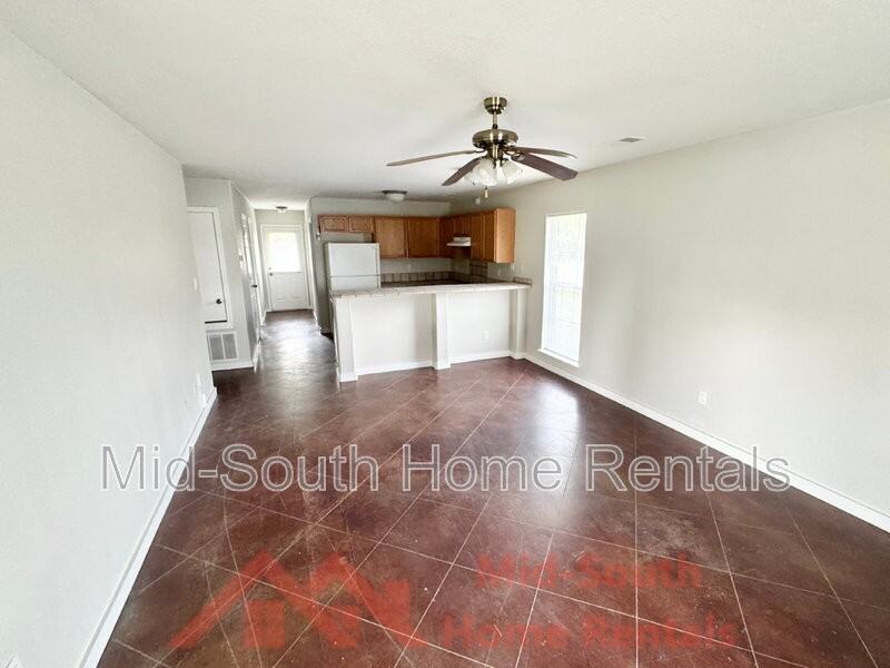 401 Bruce St #B - Photo 2 of 10