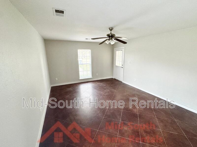 401 Bruce St #B - Photo 3 of 10