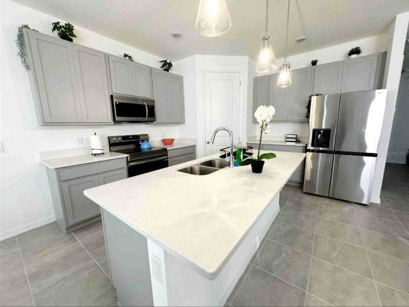 2058 Derwent Dr - Photo 4 of 19