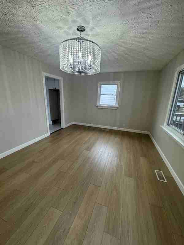 214 William St - Photo 3 of 7