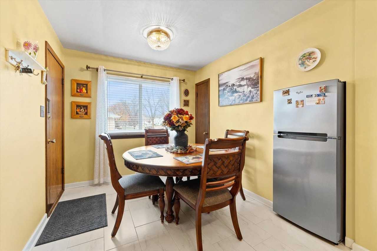 5506 W Oklahoma Ave #2 - Photo 6 of 10