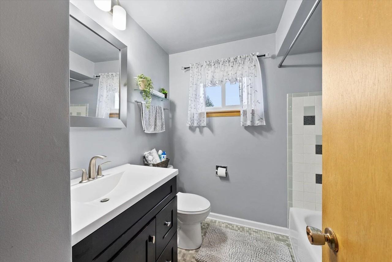 5506 W Oklahoma Ave #2 - Photo 7 of 10