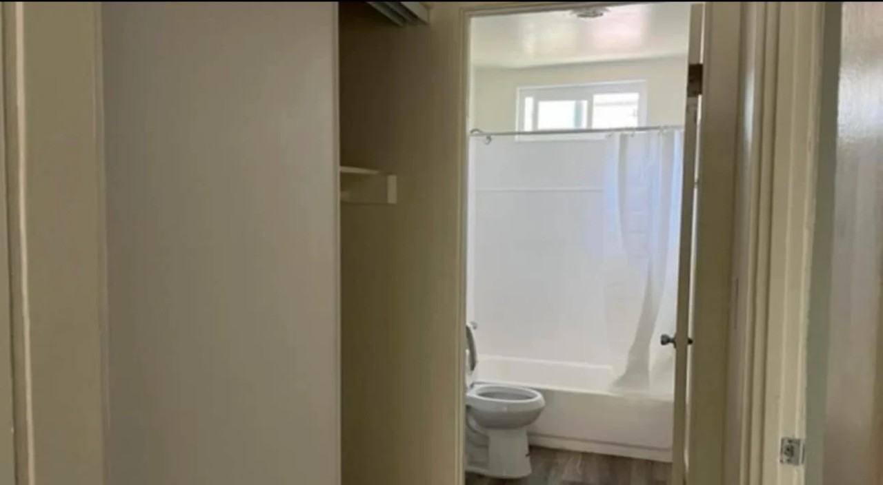 8801 Owensmouth Ave #7 - Photo 6 of 9