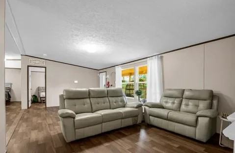 4865 Us - Photo 7 of 20