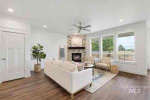 featured image of 1756 E Knobcone Dr