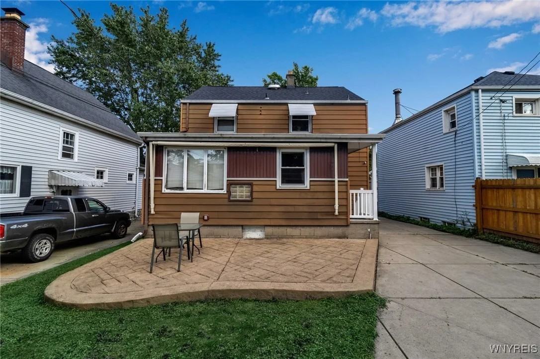 178 Wellington Ave - Photo 4 of 18