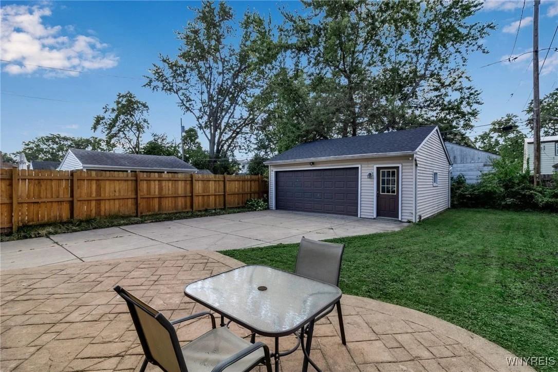 178 Wellington Ave - Photo 6 of 18