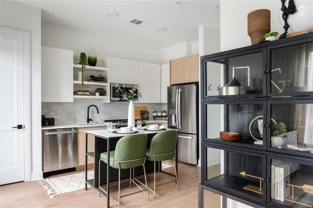 665 Auburn Ave Ne ##610 - Photo 4 of 32