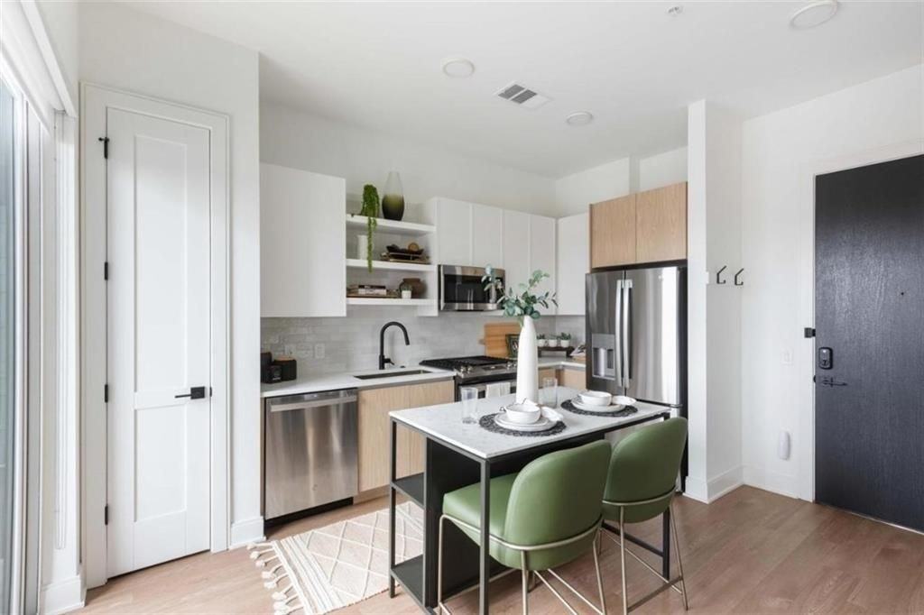 665 Auburn Ave Ne ##610 - Photo 7 of 32