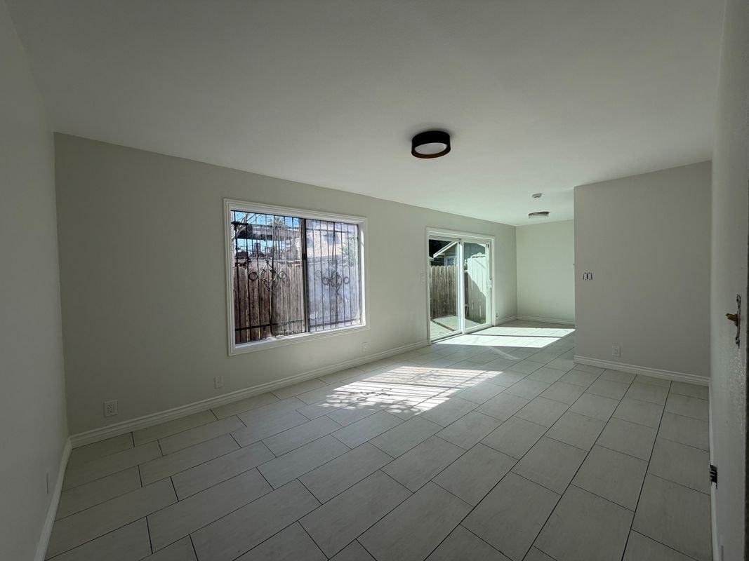 2052 Lewis Ave - Photo 3 of 16