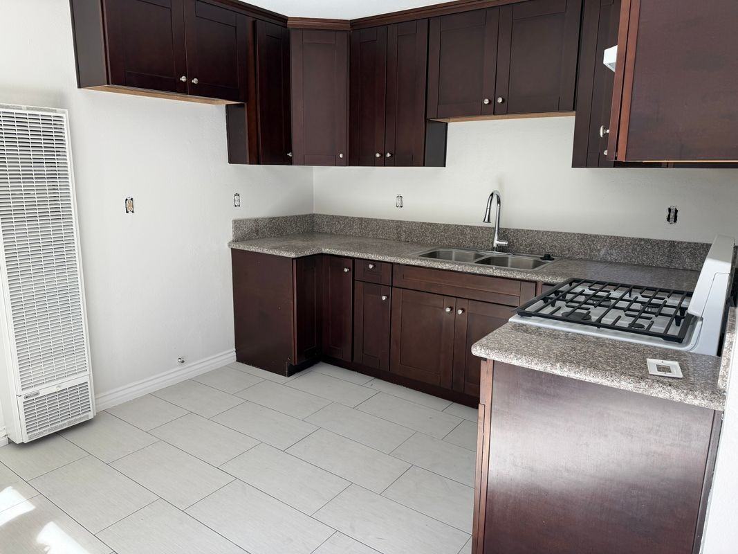 2052 Lewis Ave - Photo 4 of 16