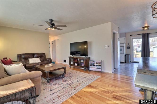 2049 Pearl St - Photo 5 of 11