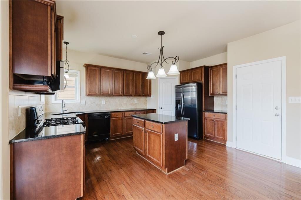 3562 Fallen Oak Dr - Photo 5 of 18