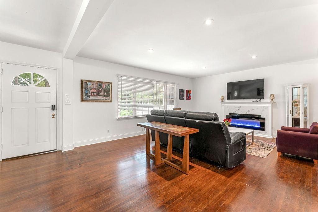 1131 Custer Ave Se - Photo 5 of 25