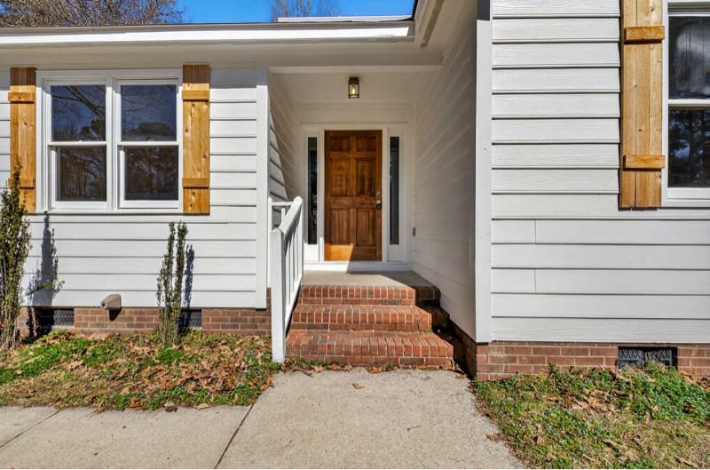 421 Danielle Dr - Photo 3 of 31