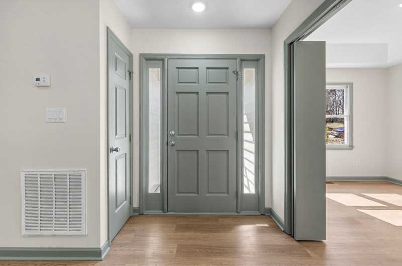 421 Danielle Dr - Photo 4 of 31