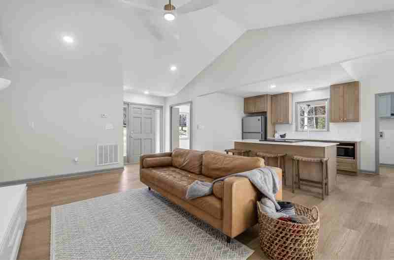 421 Danielle Dr - Photo 5 of 31