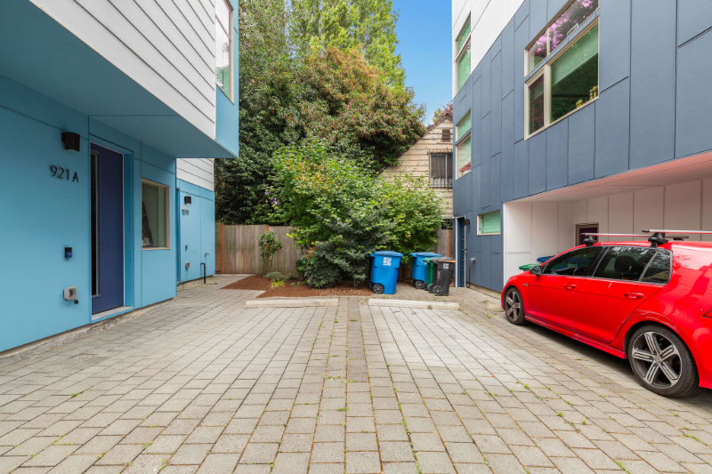 921 10th Ave E #B - Photo 4 of 20