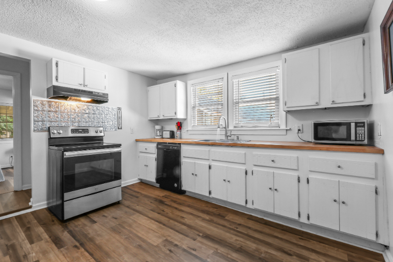 818 Avenue B Ne - Photo 5 of 15