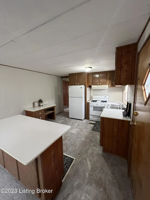 740 Chandler Ave - Photo 2 of 6