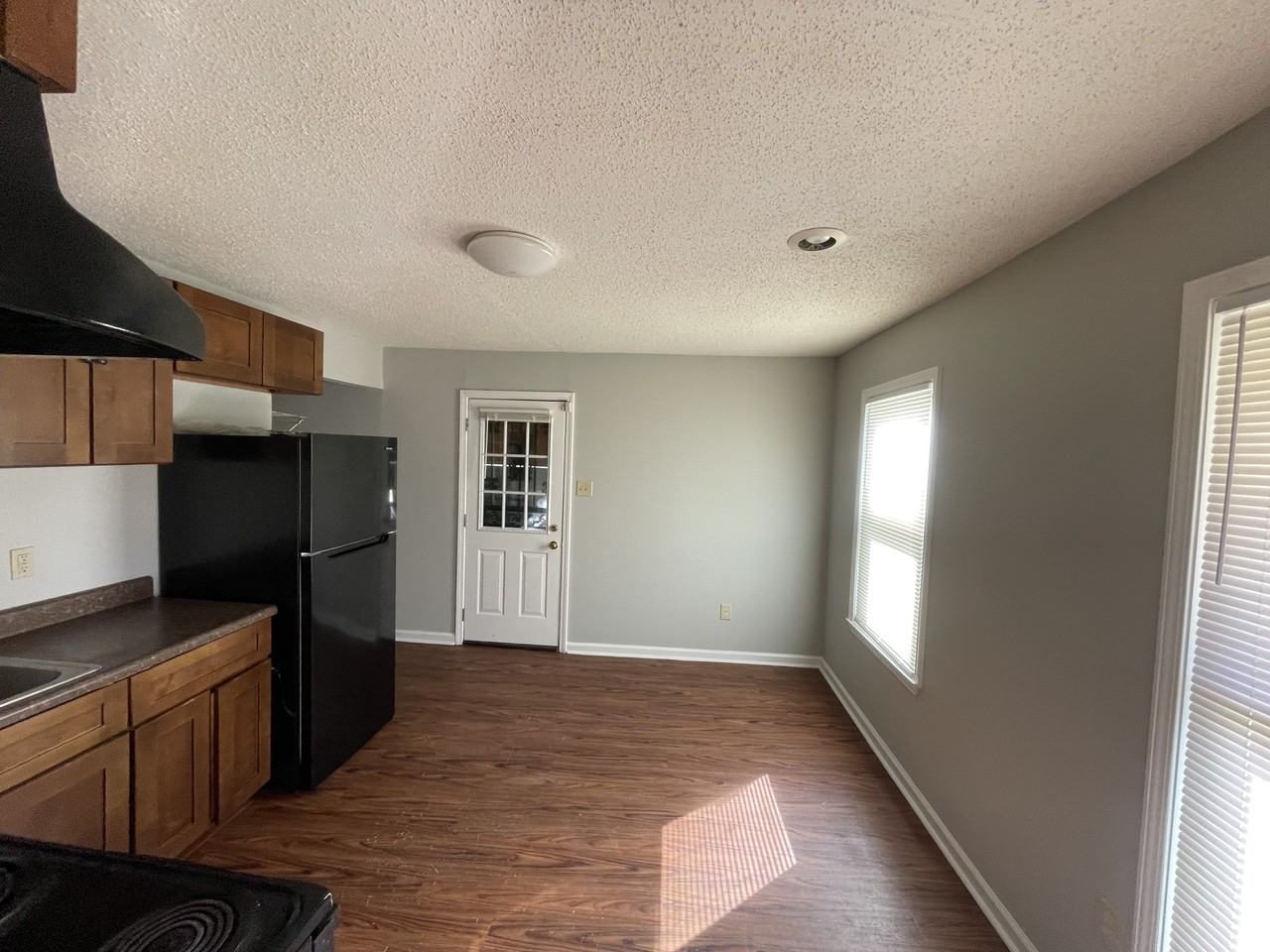 3412 Rebeh Rd - Photo 3 of 8