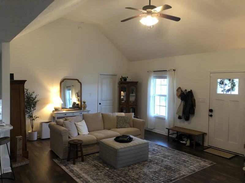 140 Landon Ln - Photo 2 of 7