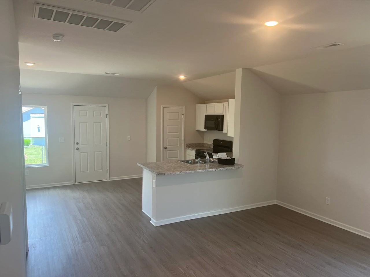 2113 Brookridge Cir - Photo 4 of 5