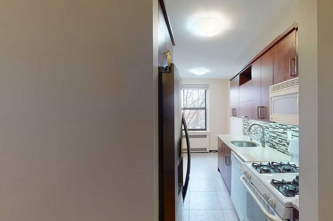 1120 Brighton Beach Ave #5AA - Photo 2 of 11