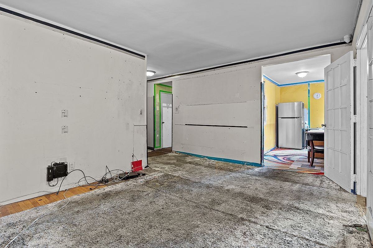 1213 Avenue Z #D38 - Photo 3 of 15