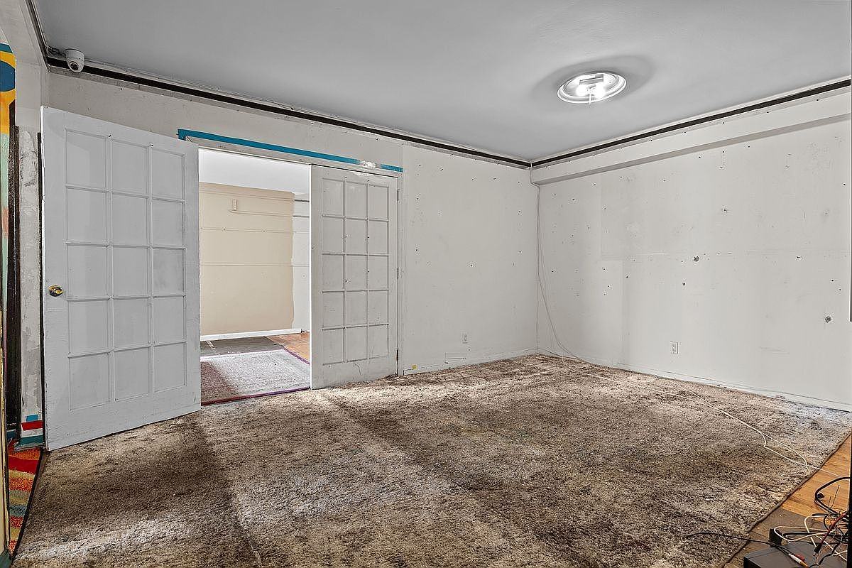 1213 Avenue Z #D38 - Photo 5 of 15