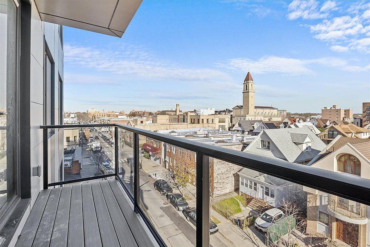 2652 E 18th St #2C - Photo 3 of 14