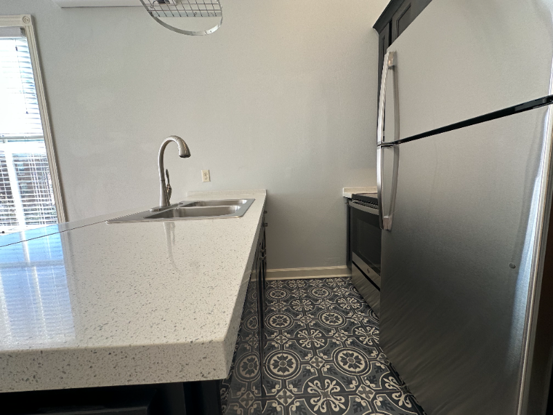 904 Scott St #5 - Photo 3 of 16