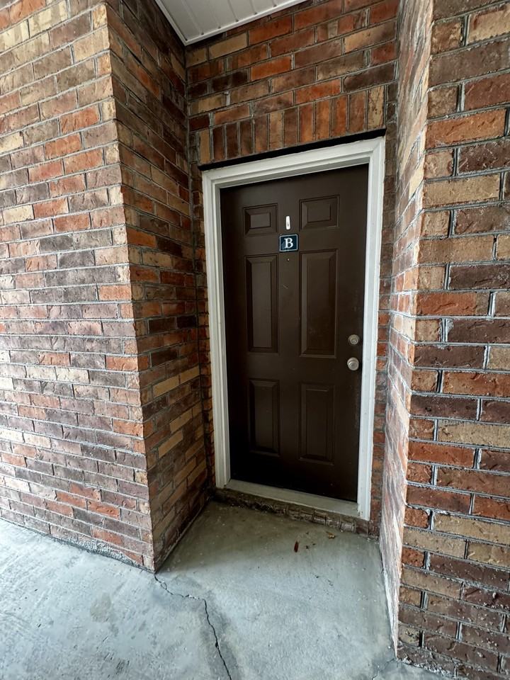2037 Silvercrest Dr #B - Photo 2 of 22