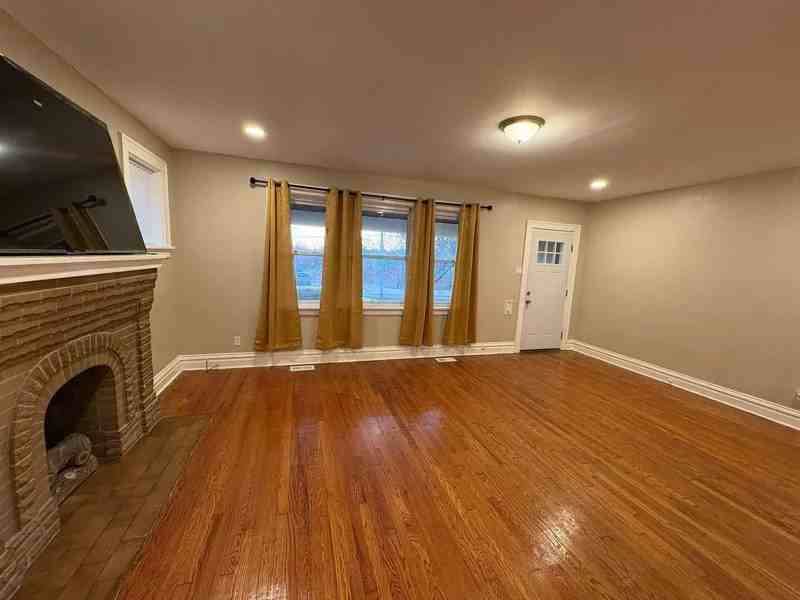 1637 Mclaran Ave #1stFL - Photo 2 of 10