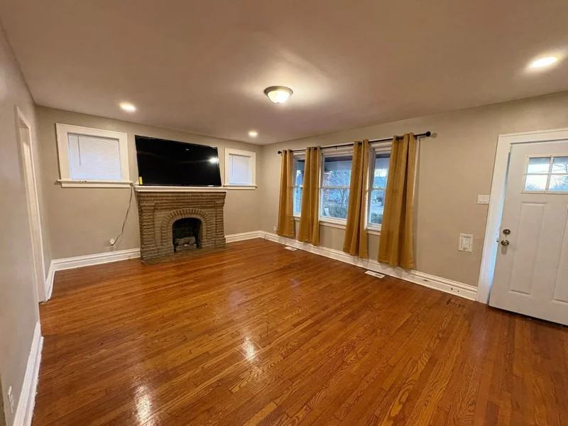 1637 Mclaran Ave #1stFL - Photo 3 of 10