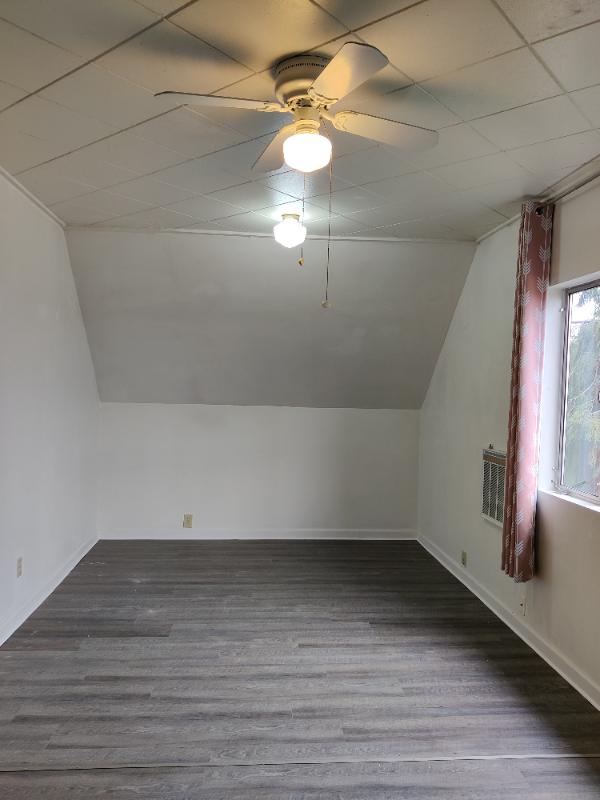 4409 5th Ave Ne - Photo 2 of 15