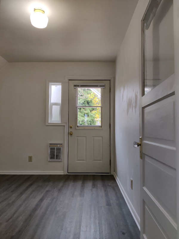 4409 5th Ave Ne - Photo 3 of 15