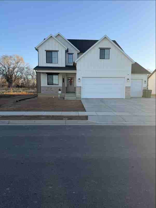 204 N Rick Way - Photo 2 of 17